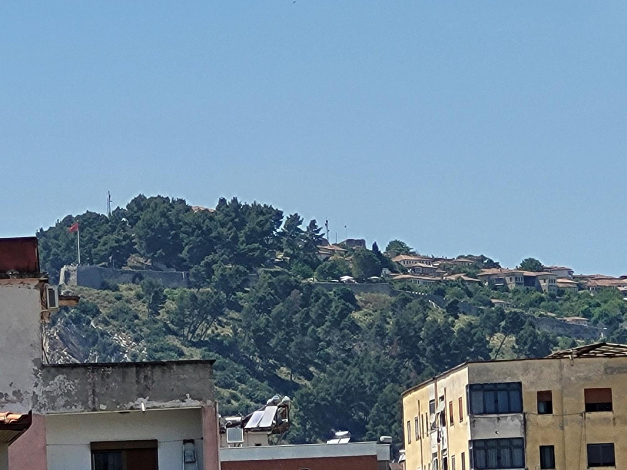 Ndoni * Berat